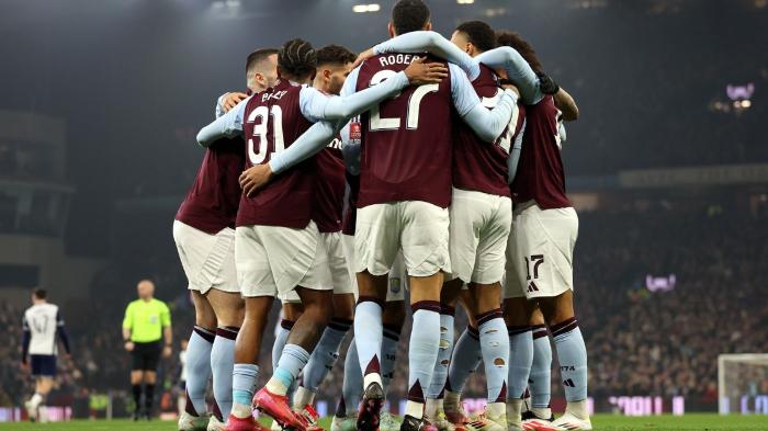 Selebrasi-skuad-Aston-Villa-usai-kalahkan-Spurs-di-Piala-FA.jpg