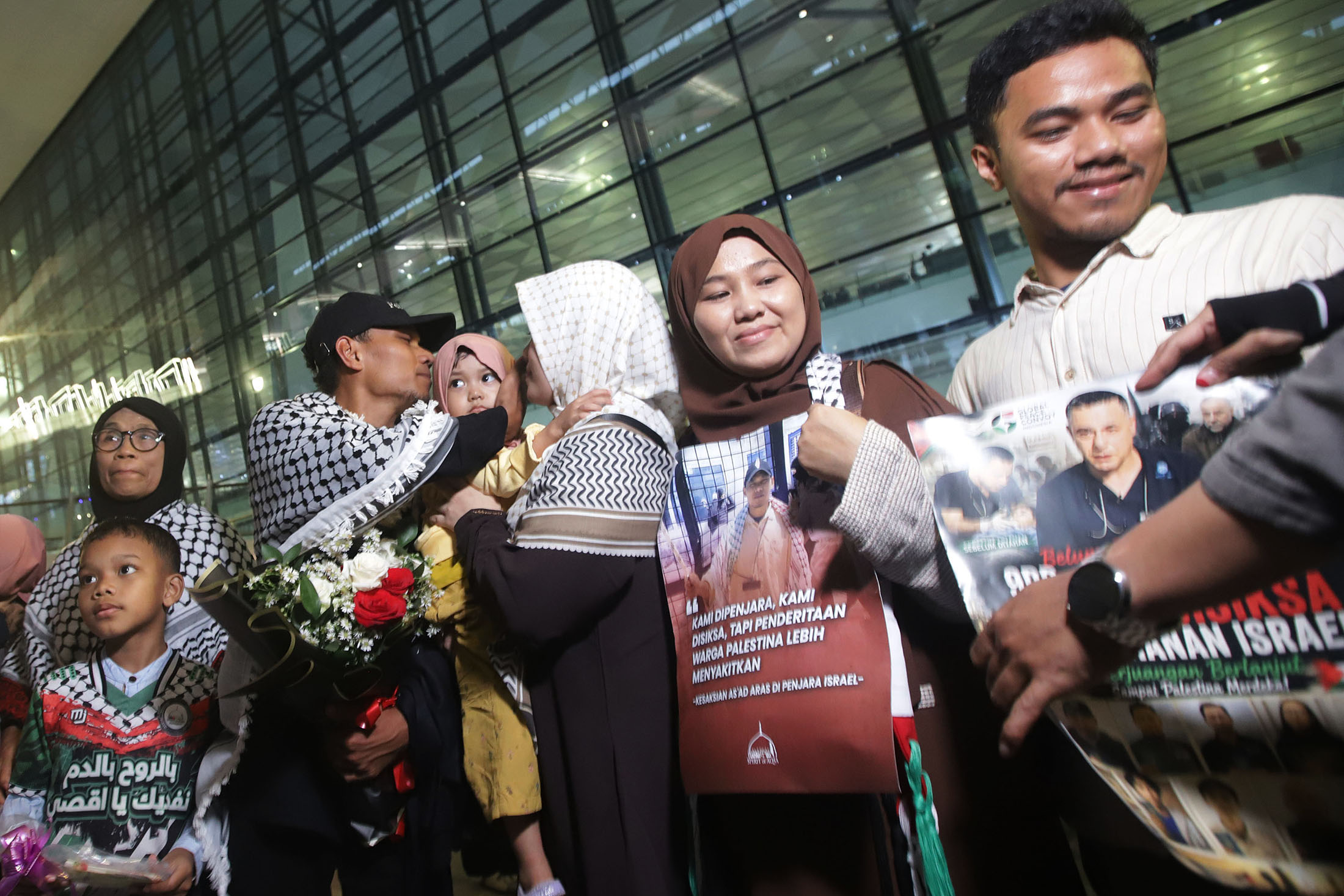 Sembilan-WNI-Relawan-Global-Sumud-Flotilla-Tiba-di-Tanah-Air_20260525_094325.jpg