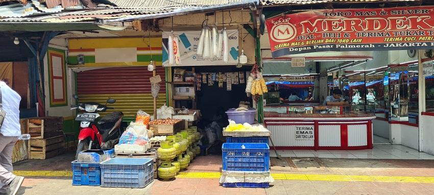 Sepi-pembeli-di-pasar-Palmerah-gas-elpiji.jpg
