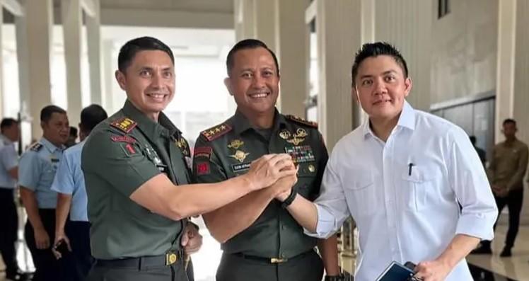 Seskab-Teddy-dan-Pangkopassus-Letjen-Djon-Afriandi.jpg