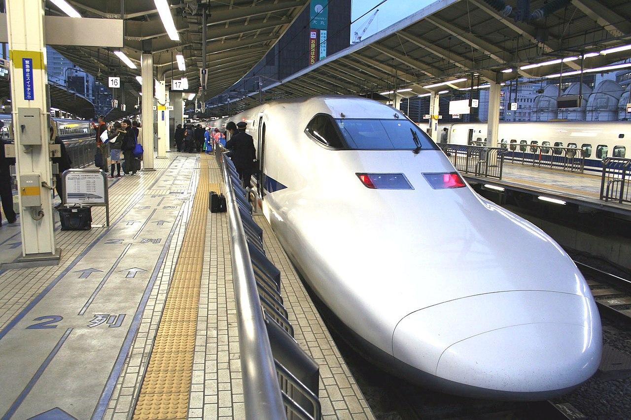 Shinkansen-Nozomi-menunggu-penumpang-di-Tokyo-Jepang.jpg