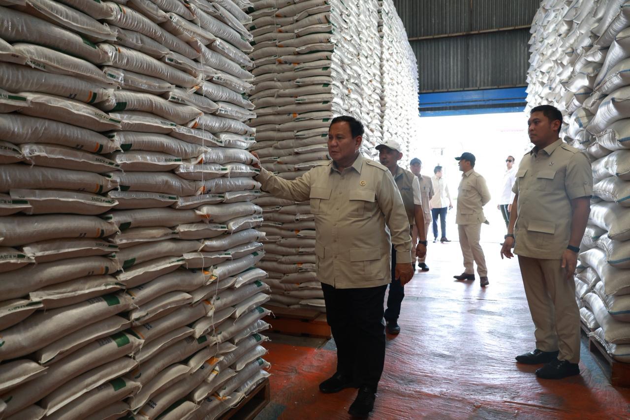 Perintah Prabowo ke Bos Bulog: Bangun Gudang yang Banyak dan Setop Ketergantungan Impor Beras