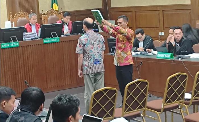 Sidang-kasus-dugaan-korupsi-tata-kelola-minyak-mentah_Jan.jpg