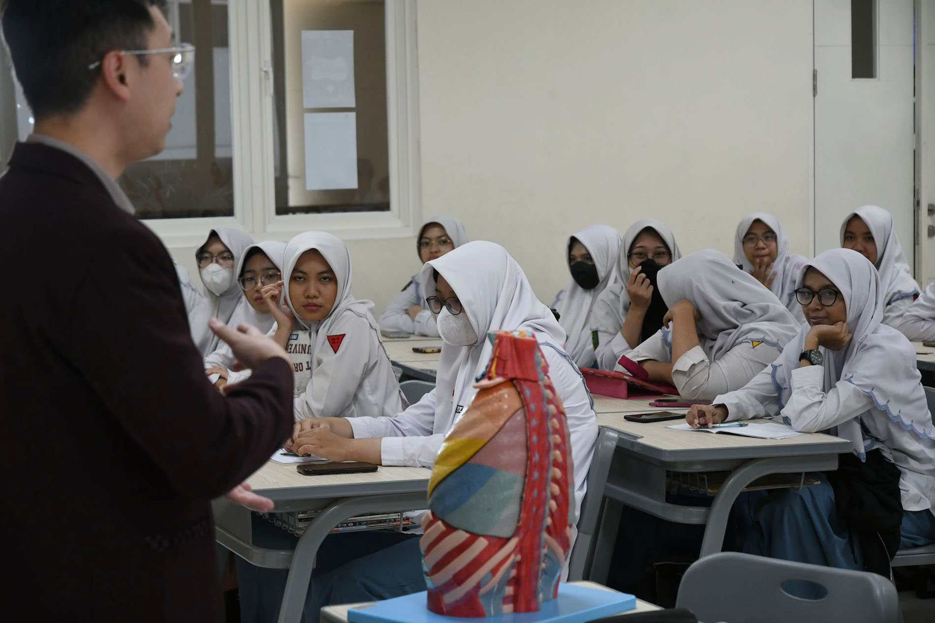 Kunci Jawaban Seni Budaya Kelas 12 Halaman 2 Semester 1: Apresiasi Karya Seni Rupa 2 Dimensi