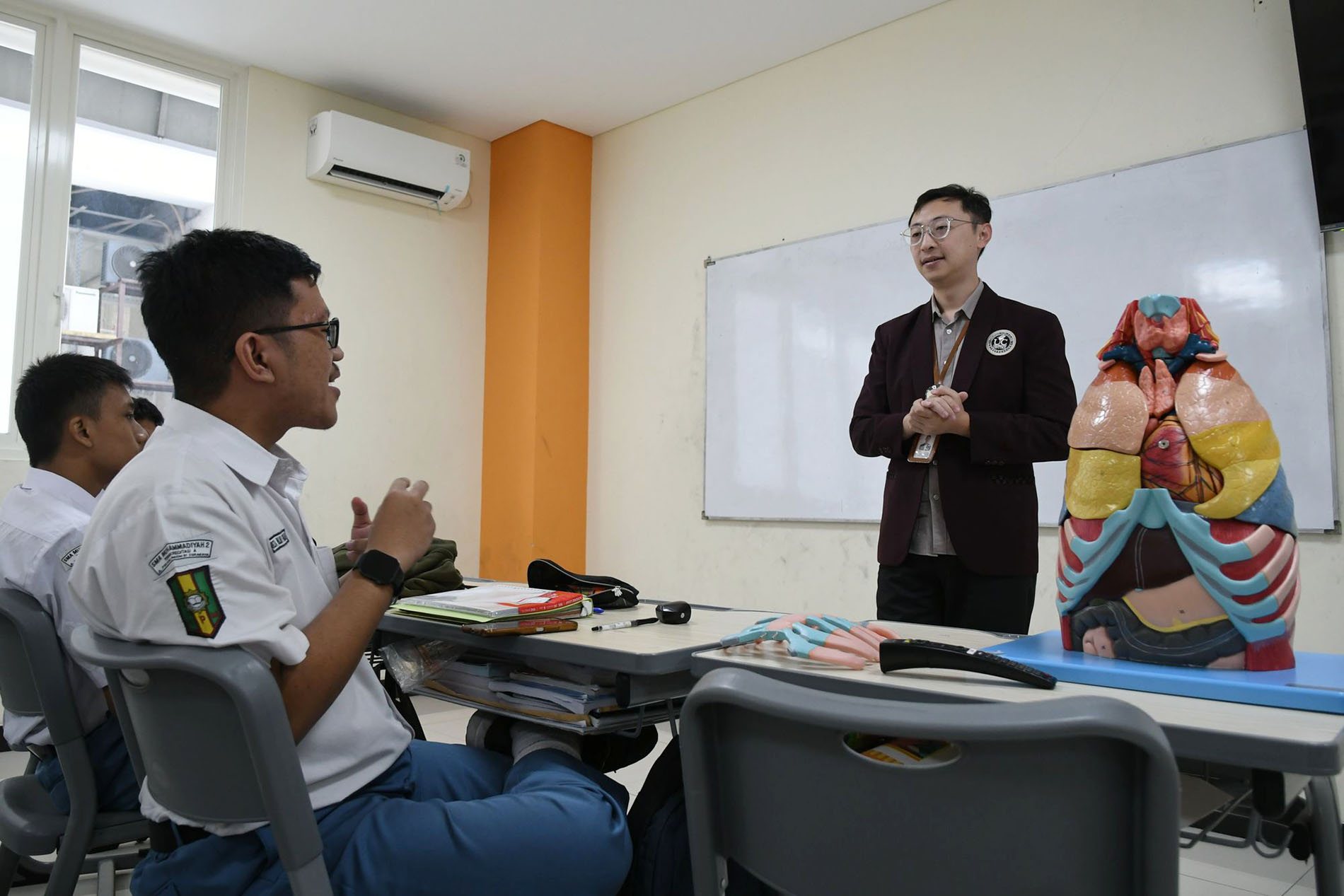 Siswa-SMA-Belajar-Kuliah_20241104_193037.jpg
