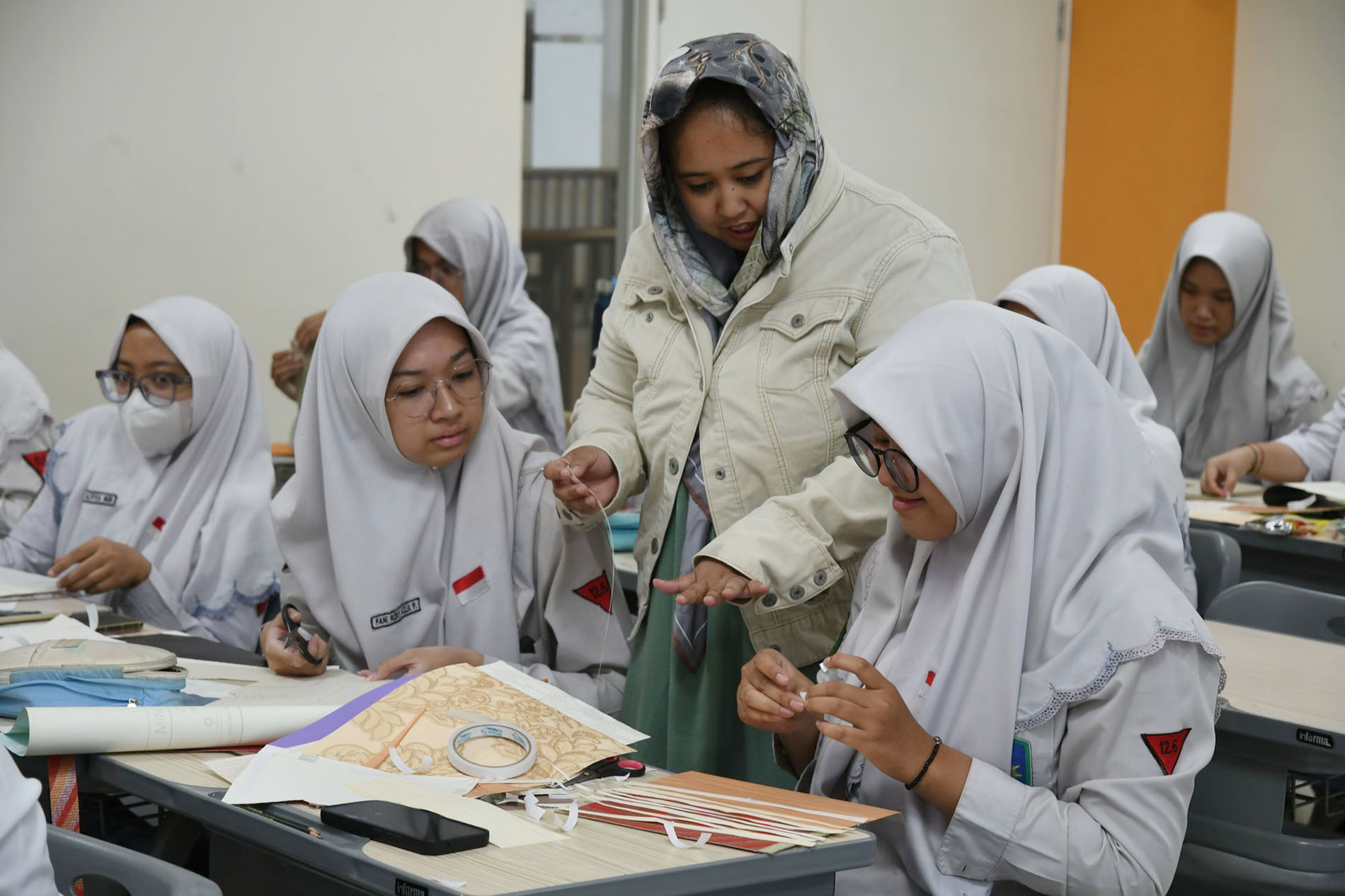 Siswa-SMA-Belajar-Kuliah_20241104_193220.jpg