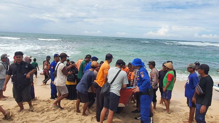 Siswa-SMP-7-Mojokerto-terseret-ombak-di-Pantai-Drini-Yogyakarta.jpg