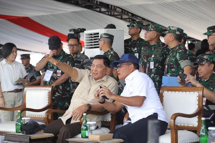 Sjafrie-Sjamsoeddin-didampingi-Wakil-Menteri-Pertahanan-Republik-Indonesia.jpg