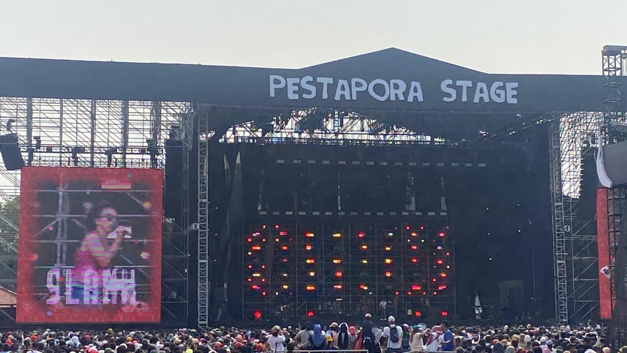 Sal Priadi dan Slank Tukar Lagu di Pestapora 2025, Kolaborasi Mereka Pecahkan Suasana