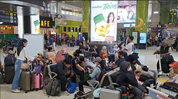 H-6 Lebaran, Stasiun Gambir Sudah Dipadati Pemudik Sejak Pagi