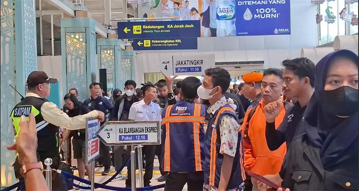 Stasiun-Pasar-Senen-H-2-Lebaran-2025_1.jpg