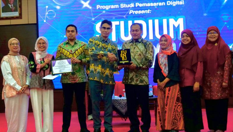 Mahasiswa Program Studi Pemasaran Digital FEB UNJ Ikuti Studium Generale Bersama Ketua BPKN RI