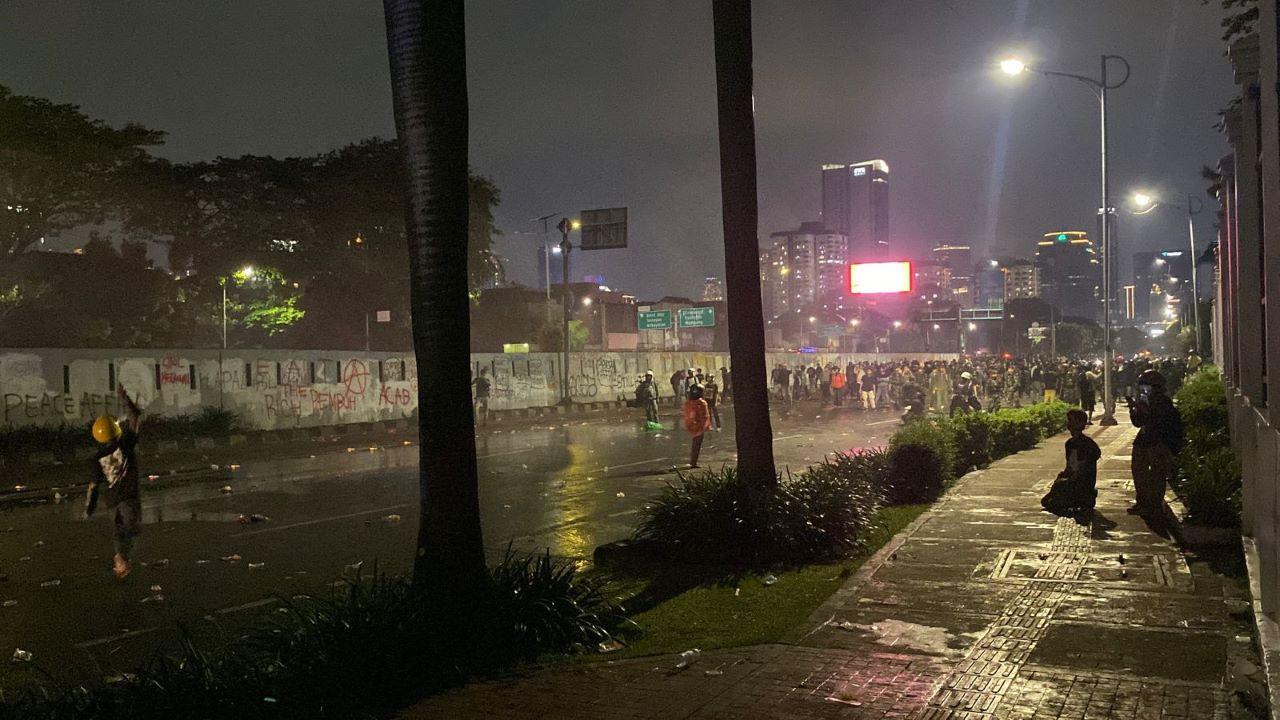 Suasana-demonstrasi-lanjutan-di-depan-Gedung-DPR-30-agustus-2025.jpg