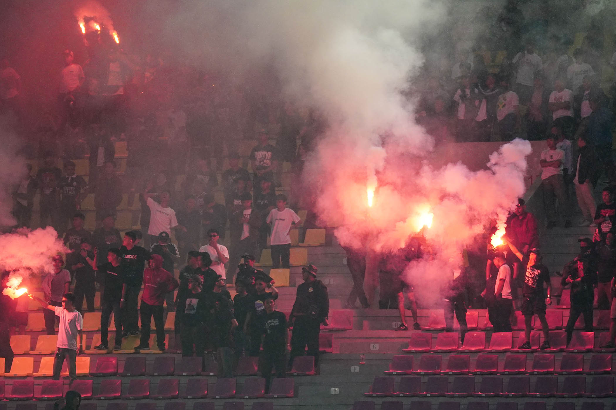 Protes Suporter Berbuntut Denda, Persis Solo Disanksi Rp250 Juta Gara-gara Flare