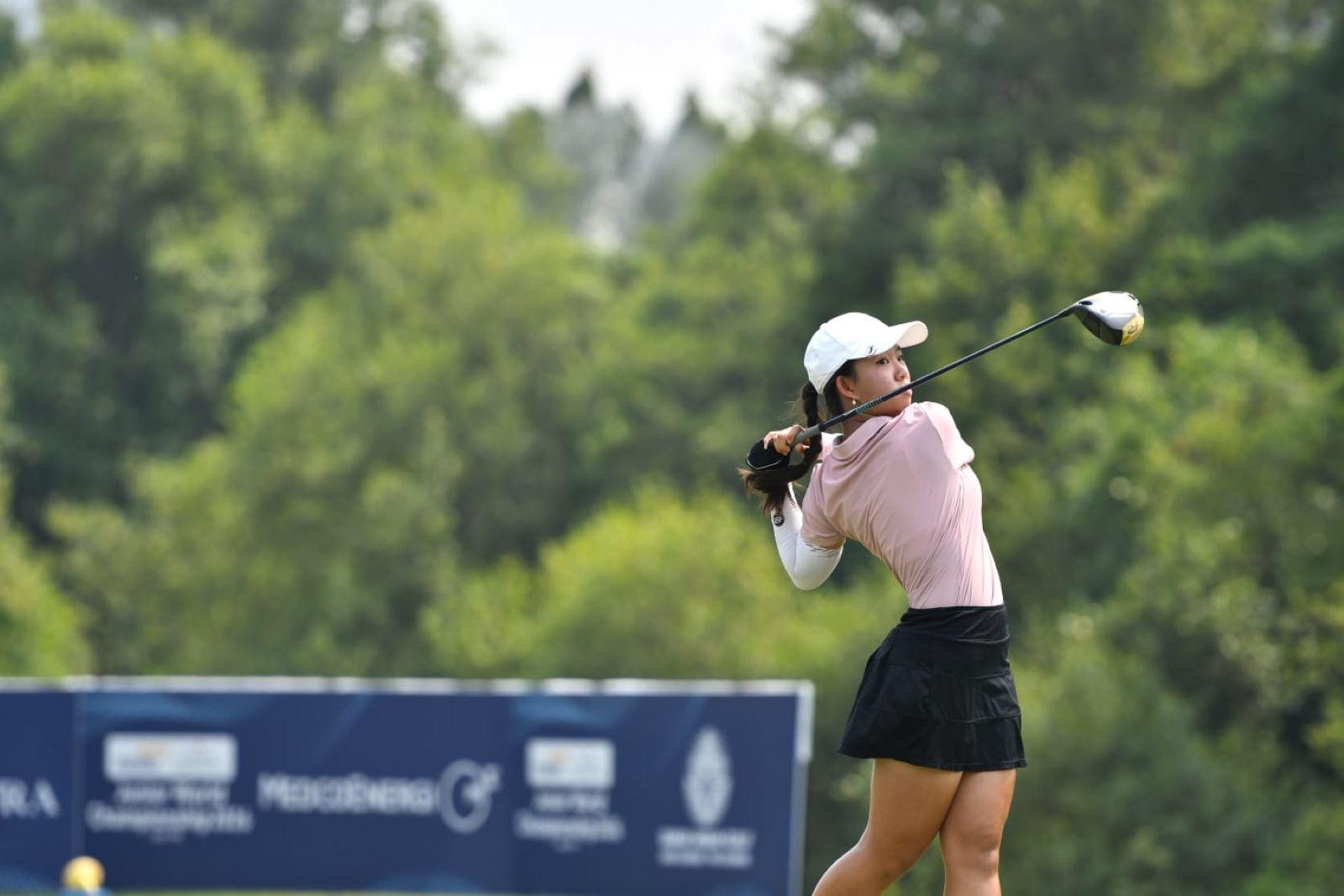 TAMPIL-IMPRESIF-Pegolf-muda-Indonesia-Jennifer-Quinn-Effendi-2.jpg