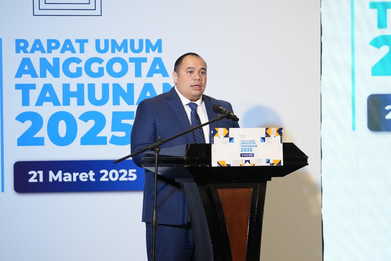 TRANSFORMASI-DIGITAL-Pandu-Sjahrir-menyampaikan-pidato-usai-terpilih.jpg