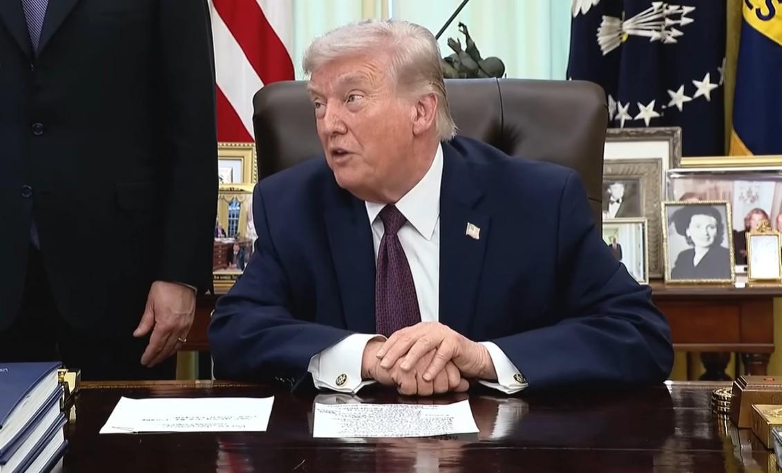 AS Isi Ulang Senjata di Tengah Gencatan, Trump: Siap Hajar Iran Jika Kesepakatan Gagal