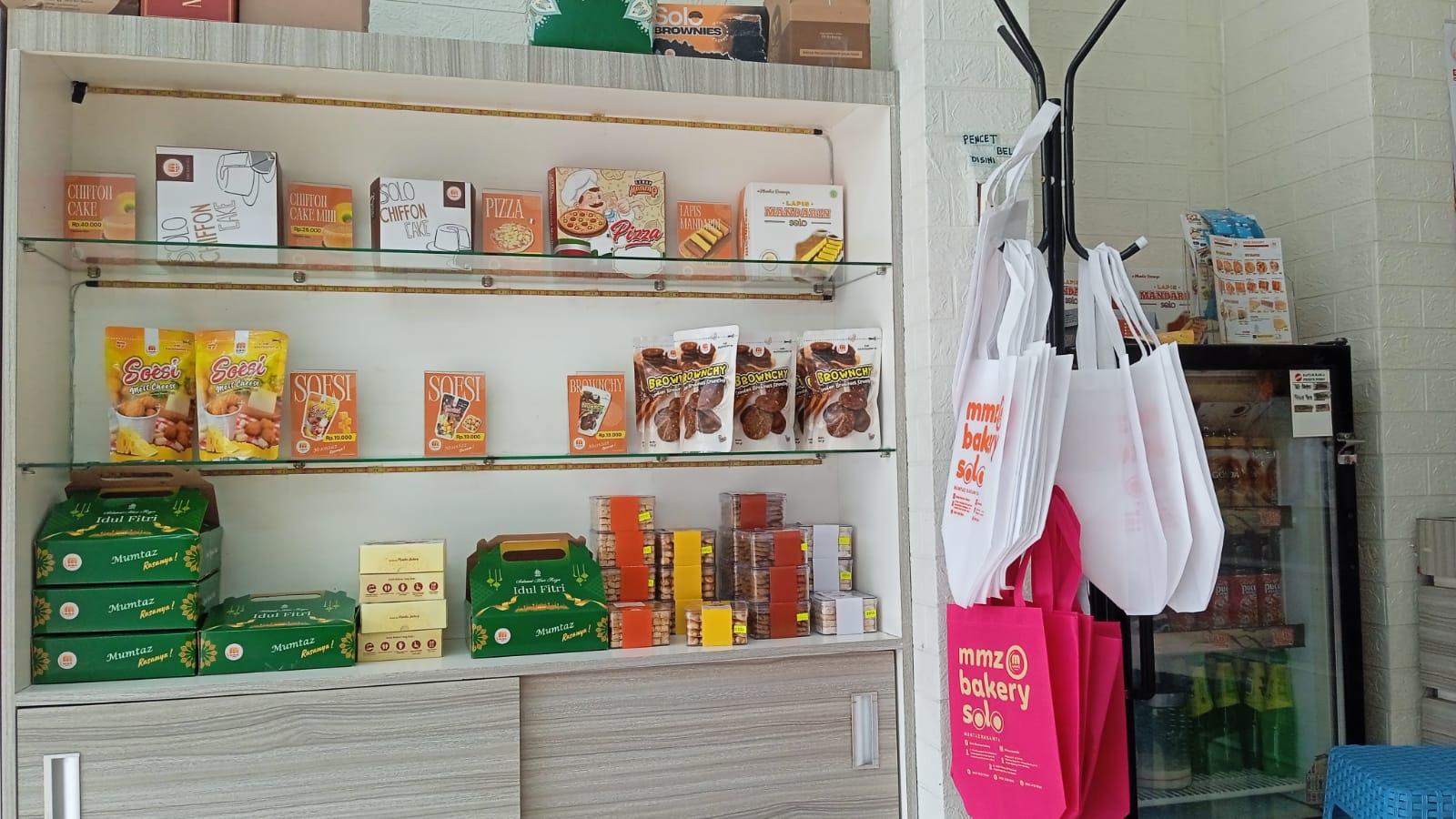 Tampilan-produk-roti-Mumtaz-Bakery-di-etalase-gerainya.jpg