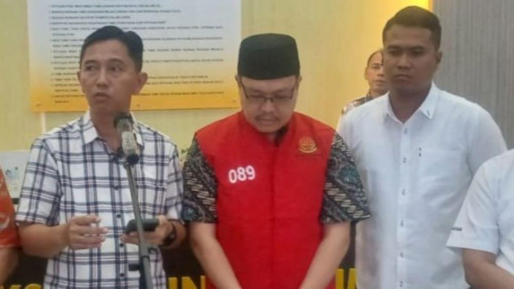 Terpidana-kasus-pemalsuan-surat-notaris-Alber-Dianto-ditangkap-Kejaksaan-Tinggi-Sumbar.jpg