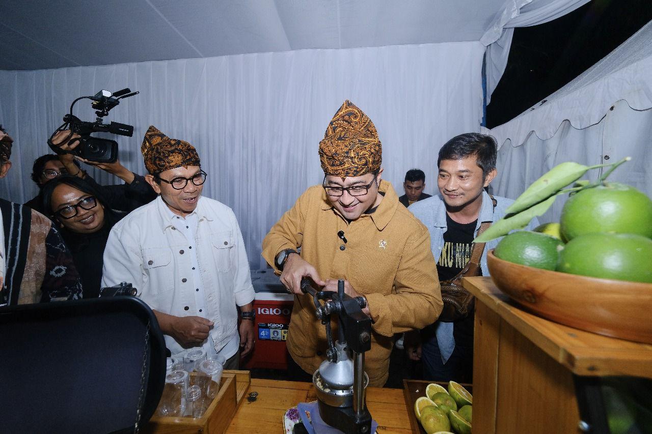 Hadiri Produk Lokal Fest 7, Teuku Riefky Sebut Kreativitas Bisa Jadi Tulang Punggung Ekonomi