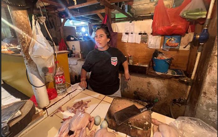 Tin-Pedagang-Ayam-di-Pasar-Senen_1.jpg