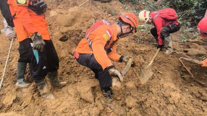 Tragedi-Longsor-Pekalongan-Bayi-Abiyan-Ditemukan-Tanpa-Nyawa-Paman-Menangis-Histeris.jpg