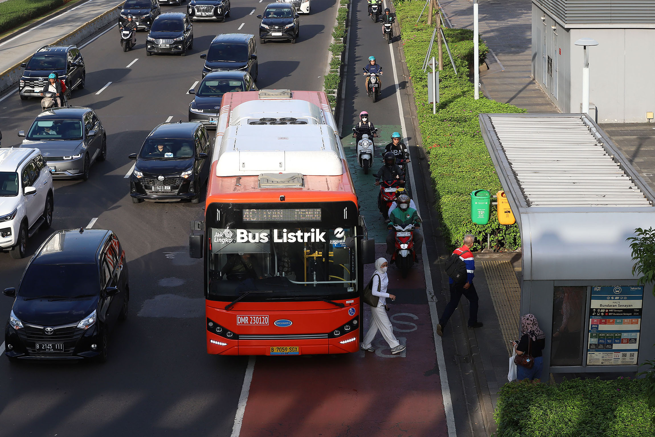 TransJakarta-Luncurkan-200-Unit-Bus-Listrik_20241213_190303.jpg