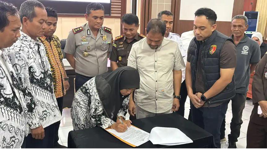 Tri-Wulansari-Resmi-Tak-Lagi-Tersangka.jpg