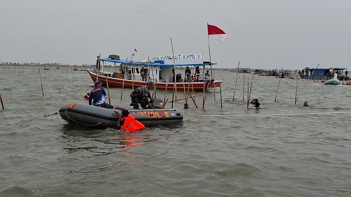 Unsur-pemerintah-dan-nelayan-berjibaku-membongkar-pagar-laut.jpg