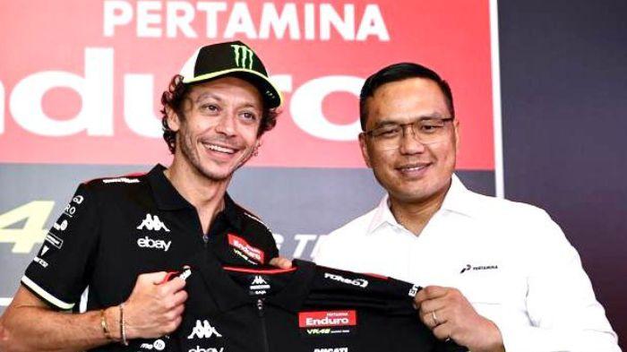 SAMBUT MOTOGP 2025 - Legenda MotoGP Valentino Rossi bersama VR46 Racing Team melakukan kunjungan ke Grha Pertamina, pada Selasa (30/9/2025). Kunjungan tersebut disambut hangat oleh Direktur Utama Pertamina, Simon Aloysius Mantiri. Pada kesempatan tersebut tim Pertamina Enduro VR46 Racing Team juga menghadirkan livery khusus bertema Indonesia.
