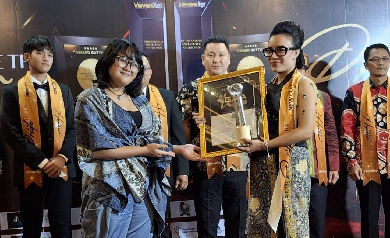 Berkebaya di Forum Bisnis, Pengusaha Magelang Terima Penghargaan Global Excellence