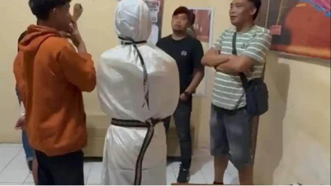 Teror Pocong di Jawa Timur, Warga Bondowoso Resah, 2 Pemuda di Lamongan Diringkus Polisi