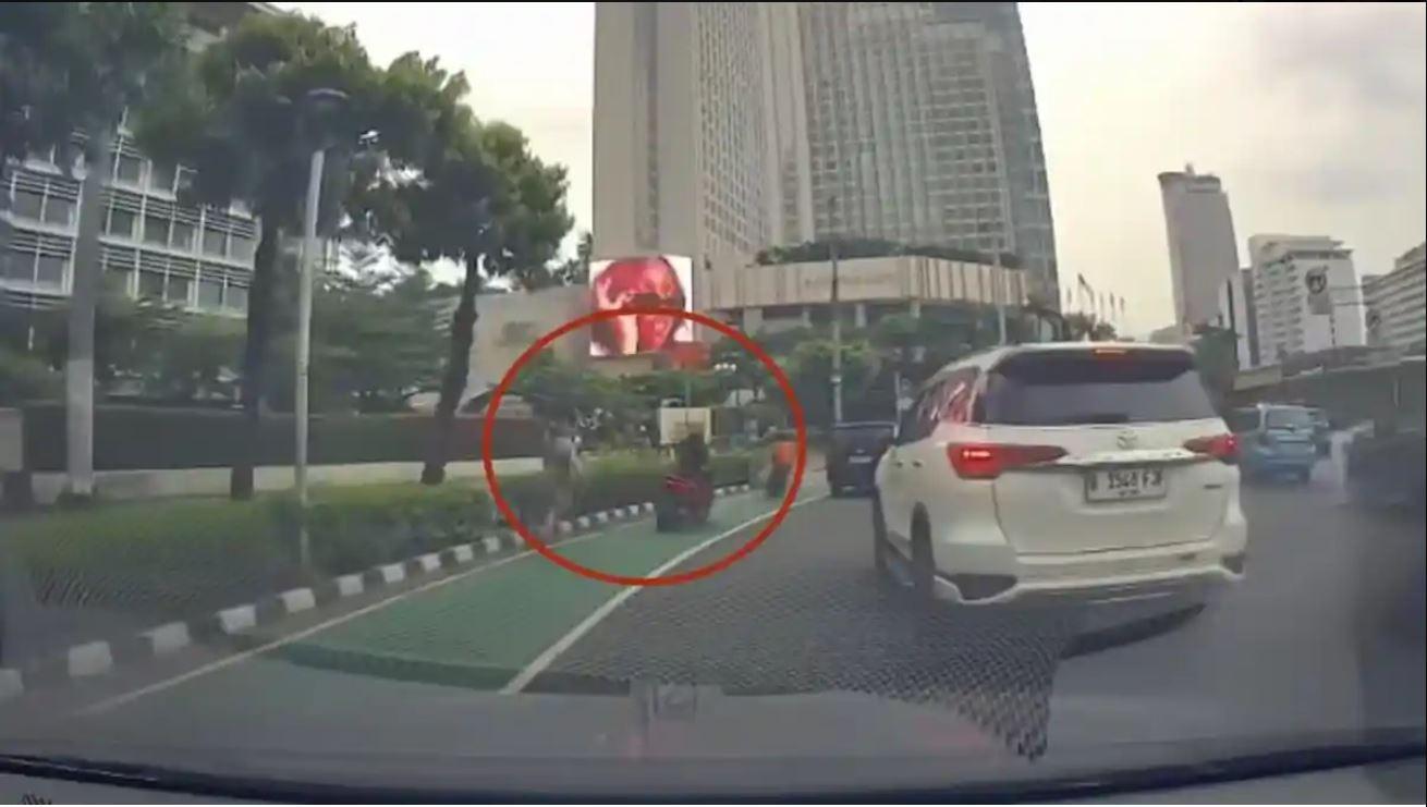 Polisi Buru Pelaku Jambret HP WN Italia di Bundaran HI