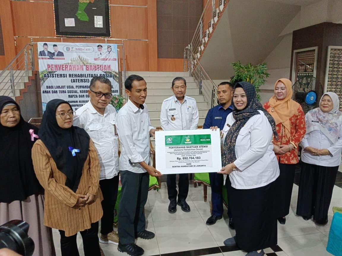 Lansia hingga Tuna Sosial di Pringsewu Terima Asistensi Rehabilitasi Sosial dari Kemensos