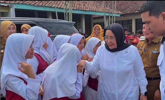 BGN Minta SPPG Setop Pakai Makanan Pabrik Besar, Wajib Prioritaskan Buatan Warga Sekitar