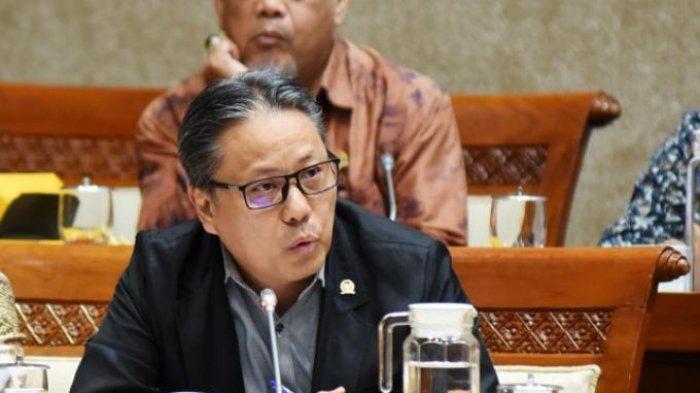 Wakil-Ketua-Komisi-XI-DPR-Fraksi-PDIP-Dolfie-Othniel-Frederic-Palit.jpg