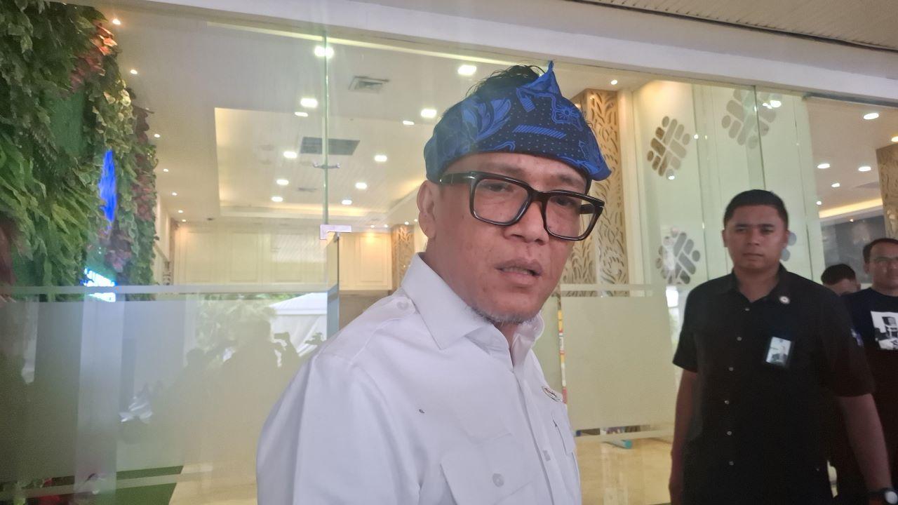 Wakil-Menteri-Ketenagakerjaan-Wamenaker-Immanuel-Ebenezer-Noel-di-Kantor-Kemnaker.jpg