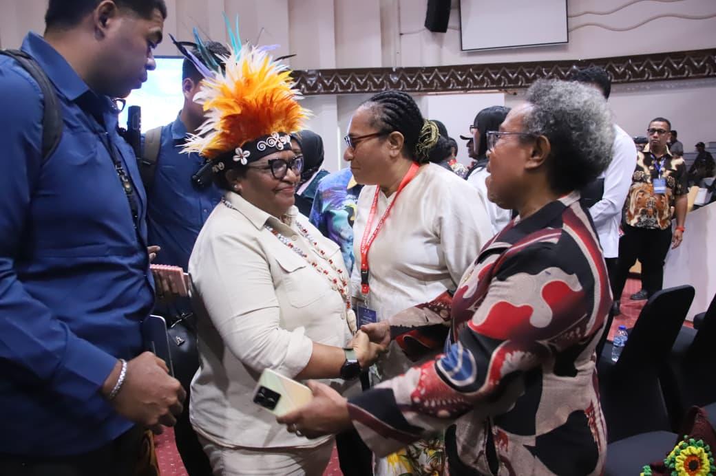 Wamendagri-Ribka-Haluk-Hadiri-Konferensi-Strategis-Papua.jpg