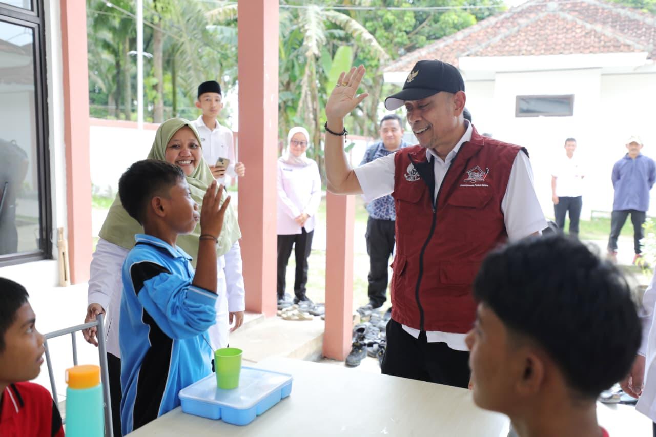 Wamensos-Agus-Jabo-Semangati-Siswa-Sekolah-Rakyat-Lebak-Raih-Cita-cita-Jangan-Kecewakan-Orang-Tua.jpg