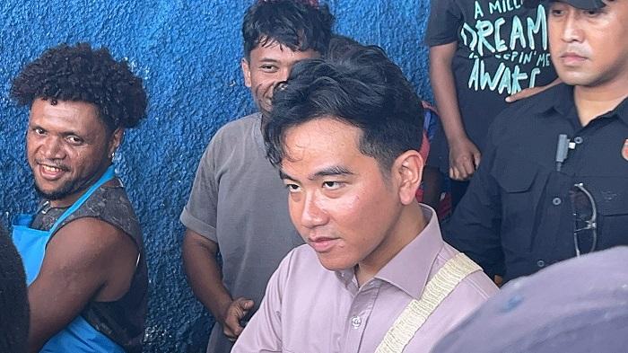 Kunjungi Papua Wapres Gibran Borong Ikan Baronang, Pedagang: Salam untuk Pakde Joko Ya