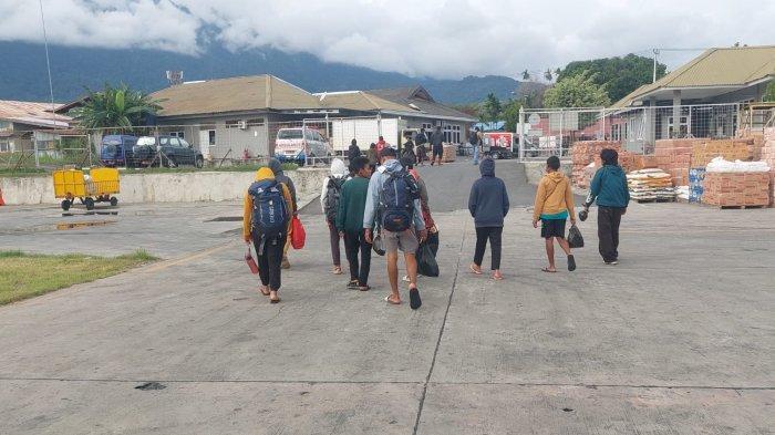 Warga-Yahukimo-Dievakuasi-Pasca-KKB-Bunuh-Guru.jpg