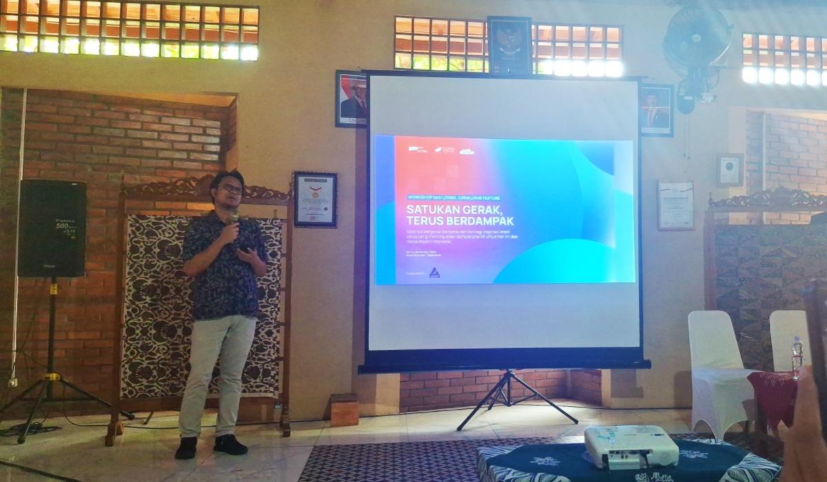 KAMPUNG BERSERI ASTRA - Head Of Brand Communication PT Astra International Tbk saat berada di Kampung Batik Giriloyo, Wukirsari, Imogiri, Kabupaten Bantul, Daerah Istimewa Yogyakarta (DIY), Senin (20/10/2025).