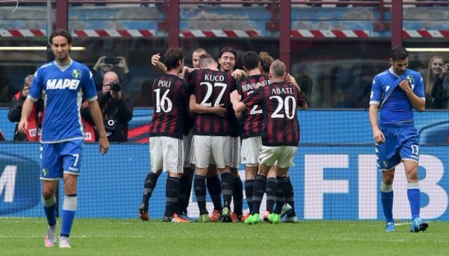 ac-milan-rayakan-gol_20151025_230514.jpg