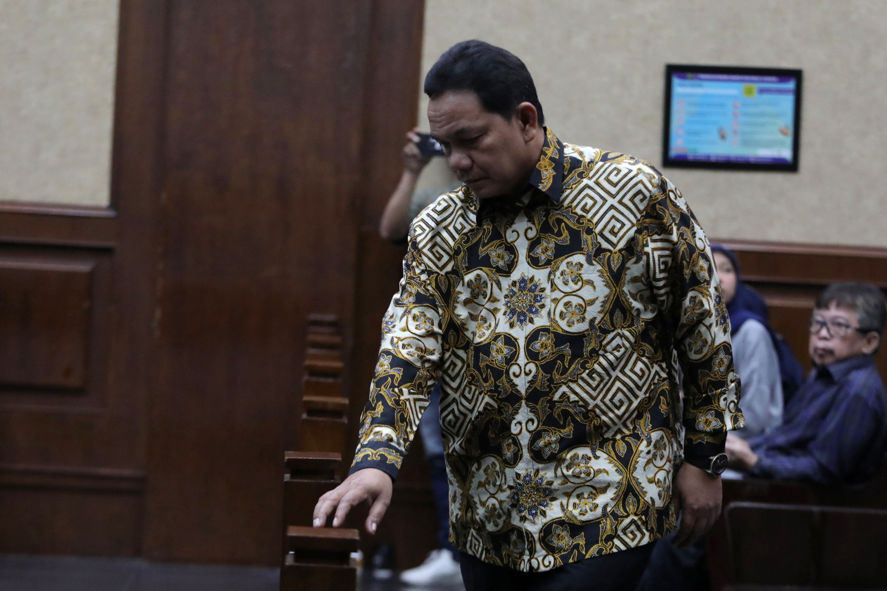 achsanul-qosasi-dituntut-lima-tahun-penjara_20240521_145110.jpg