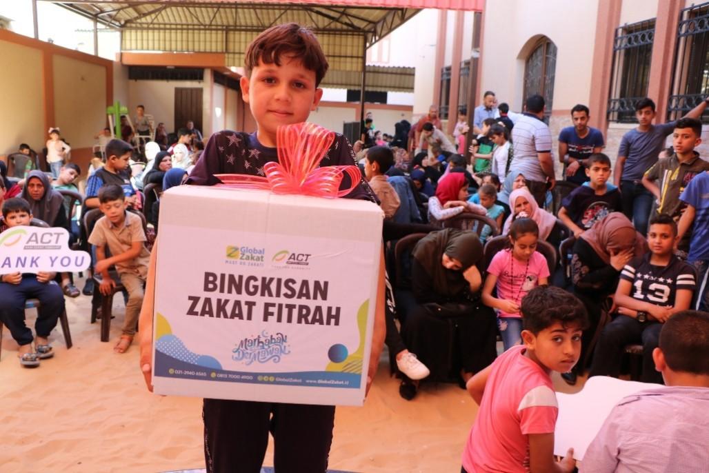 act-menyampaikan-zakat-fitrah-para-dermawan-sebagai-eid-gift.jpg