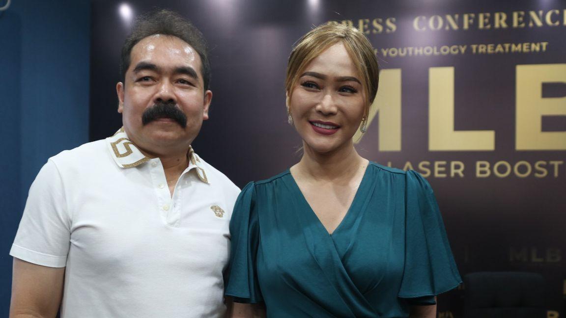 adam-suseno-dan-inul-daratista-usai-melakukan-perawatan-wajah.jpg