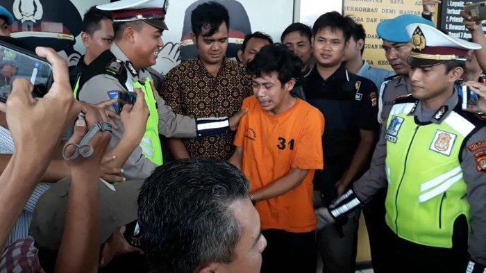 adi-saputra-20-meminta-maaf-atas-kepada-masyarakat-dan-kepolisian-di-mapolres-tangsel.jpg