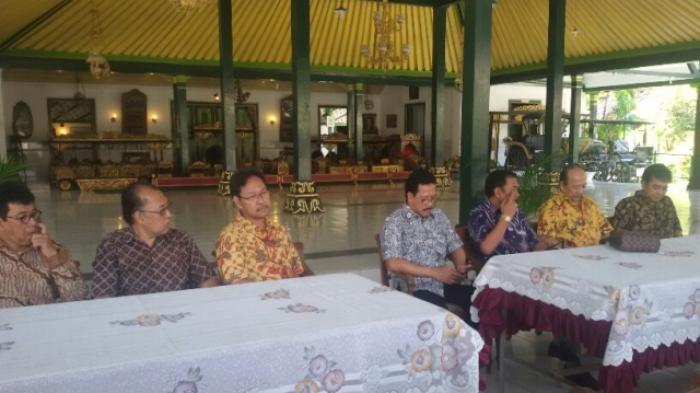 adik-laki-sultan_20150507_111411.jpg