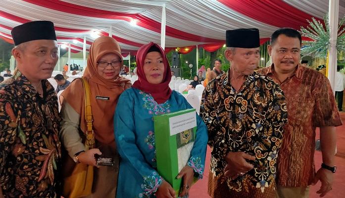 adjid-effendi-77-dan-istrinya-rimih.jpg