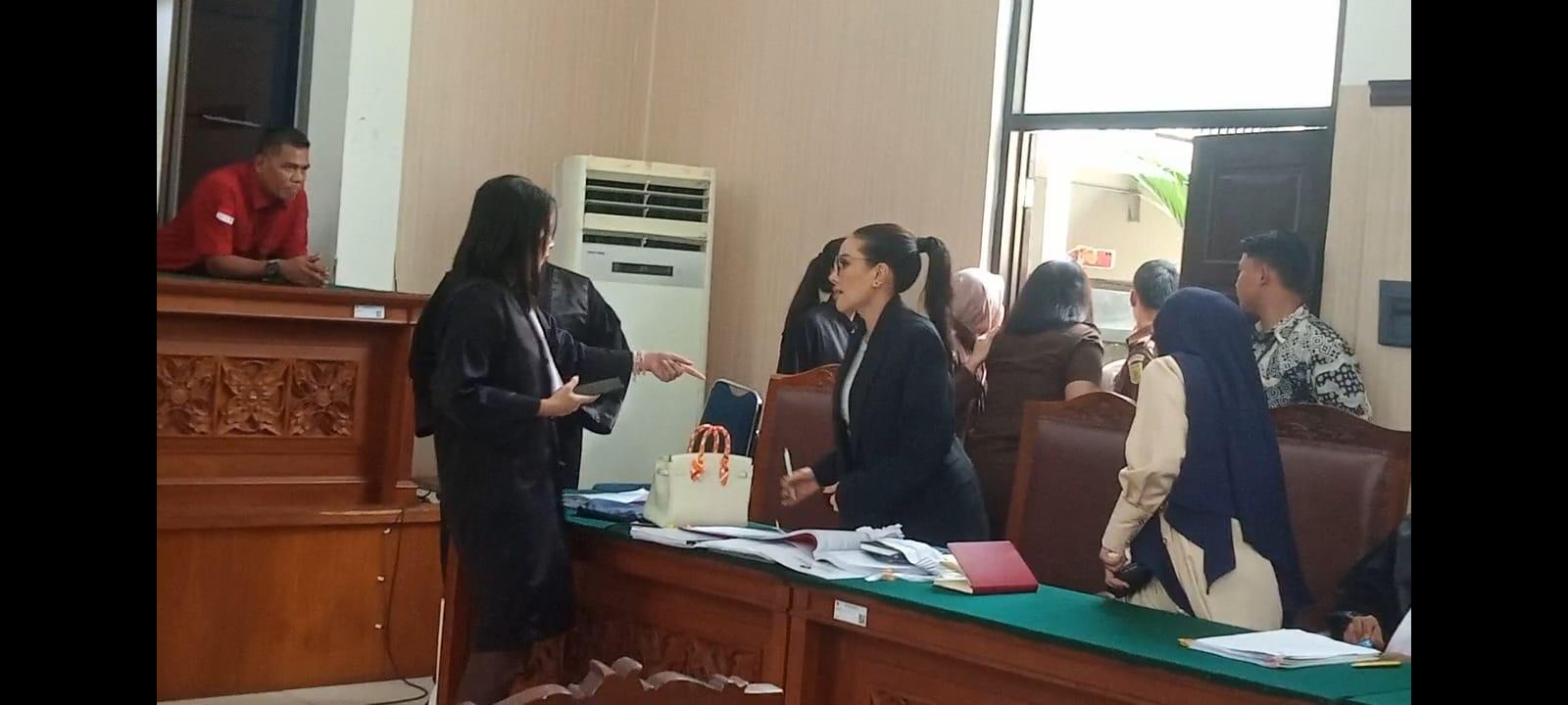 adu-mulut-sidang-nikita-mirzani.jpg